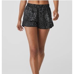 Alo Yoga Bandana Stride Short